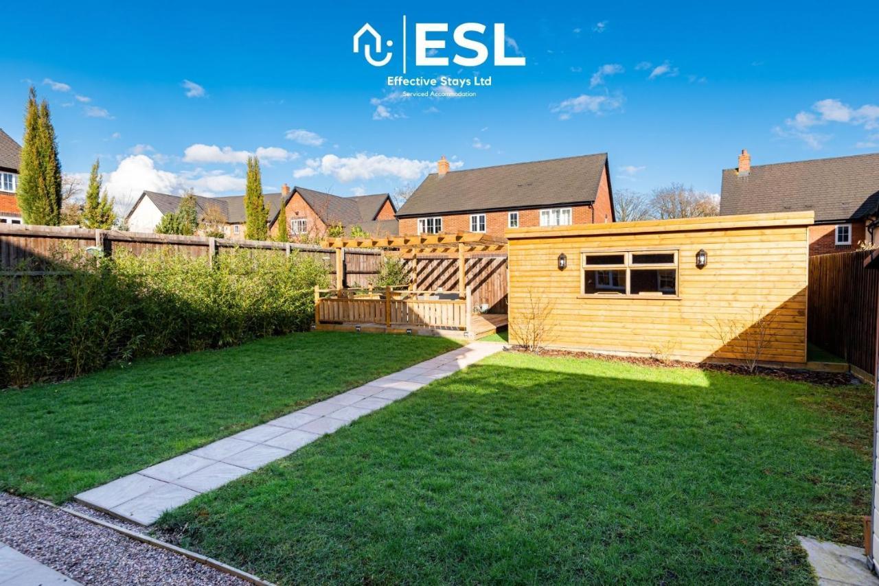 Large Modern 4 Bedroom House In Uttoxeter, Near Alton Towers, Great For Families