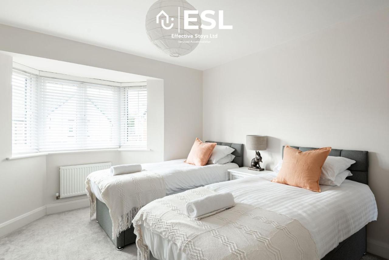 Holiday home Large Modern 4 Bedroom House In Uttoxeter, Near Alton Towers, Great For Families Uttoxeter